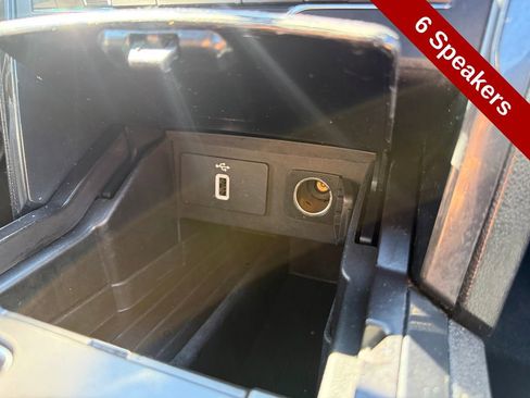 Used 2017 Ford Explorer XLT w/ Equipment Group 202A AWD/4WD image 28