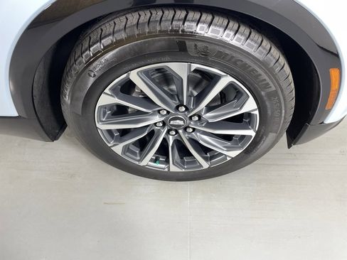 Used 2025 Cadillac Lyriq Sport image 13