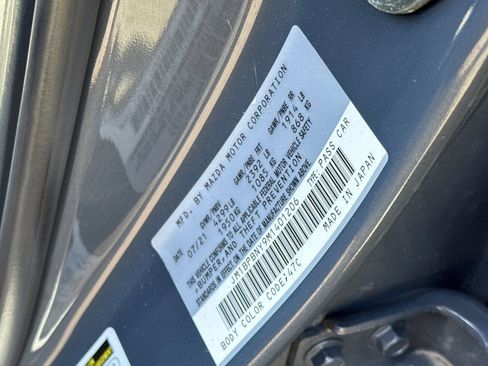 Used 2021 MAZDA MAZDA3 Hatchback w/Premium Plus Pkg image 29