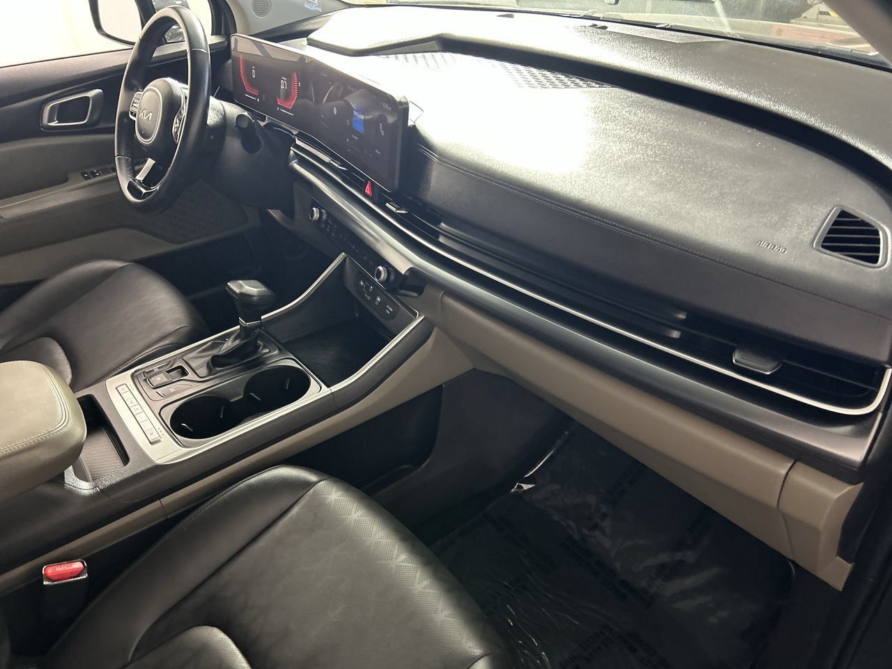 Used 2026 Kia Carnival FWD image 27
