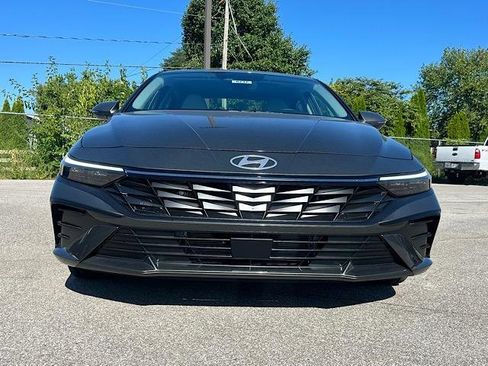 New 2025 Hyundai Elantra Limited image 2