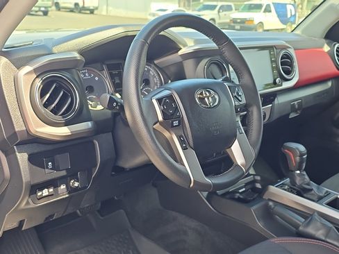 Certified 2022 Toyota Tacoma SR5 AWD/4WD image 13