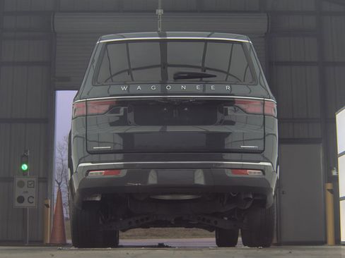 Used 2022 Jeep Wagoneer Series III w/ Flexible Seating Group image 8