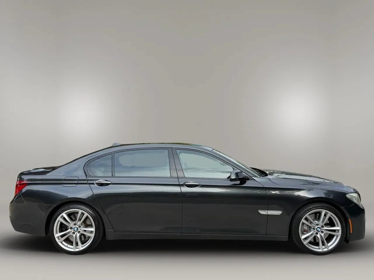 Used 2013 BMW 750Li RWD image 4