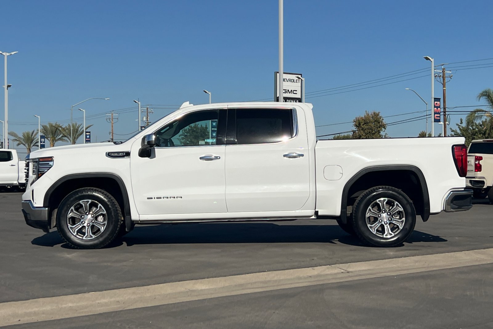 Used 2025 GMC Sierra 1500 SLT RWD image 8