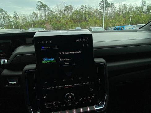 Used 2025 GMC Yukon AT4 Ultimate image 15