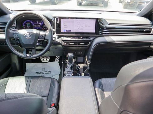 Used 2025 Toyota Camry XSE FWD image 7