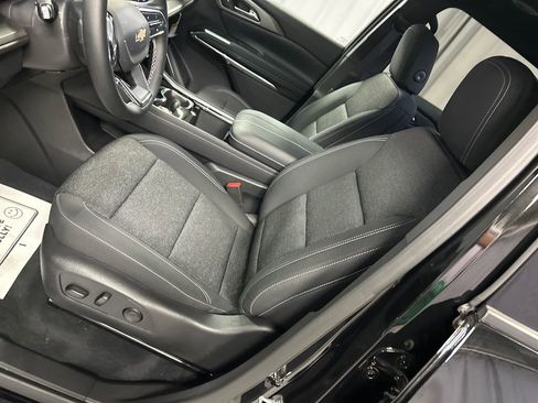 Used 2025 Chevrolet Traverse LT w/ Enhanced Driving Package image 12