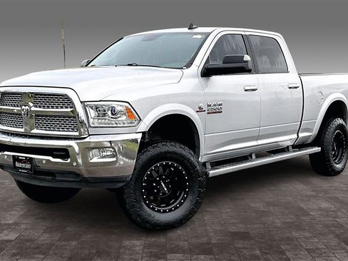 Used 2016 RAM 2500 Laramie w/ Convenience Group image 2