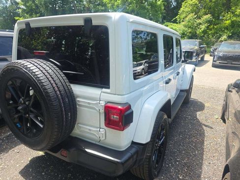Used 2022 Jeep Wrangler Unlimited Sahara w/ Cold Weather Group AWD/4WD image 2
