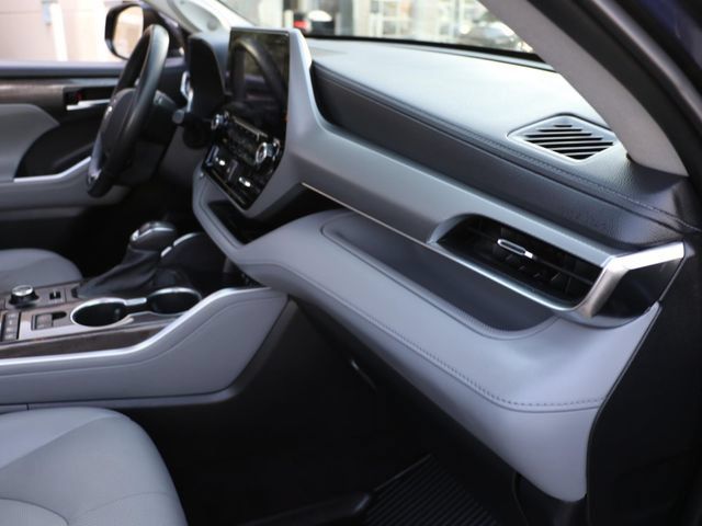 Used 2021 Toyota Highlander Platinum AWD/4WD image 11