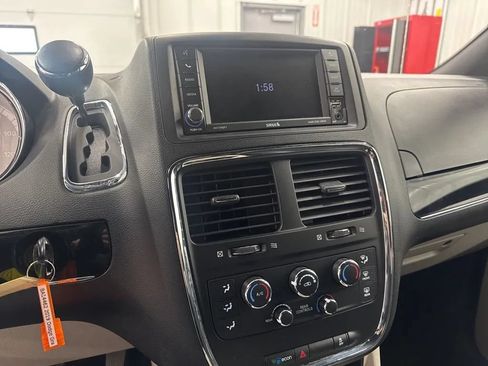 Used 2019 Dodge Grand Caravan SXT FWD image 15