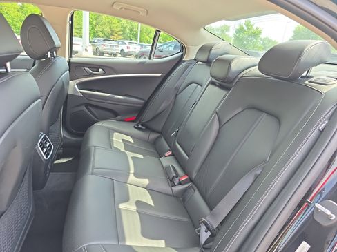 Used 2025 Genesis G70 2.5T AWD/4WD image 13
