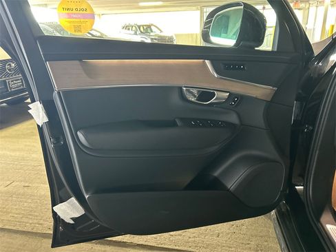 New 2026 Volvo XC90 B5 Core image 9