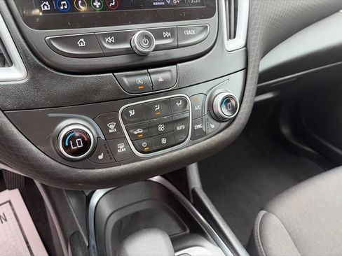 Used 2023 Chevrolet Malibu LT FWD image 23