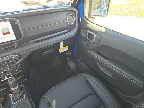 New 2026 Jeep Gladiator Sport AWD/4WD image 12