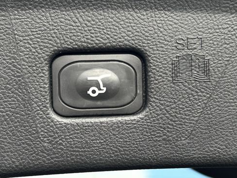 Used 2024 Ford Edge Titanium image 23