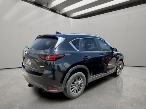 Used 2017 MAZDA CX-5 Touring w/ Preferred Equipment Package FWD image 4