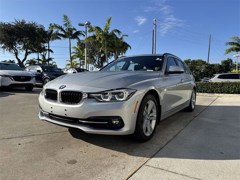 Used 2018 BMW 330i xDrive Wagon image 32