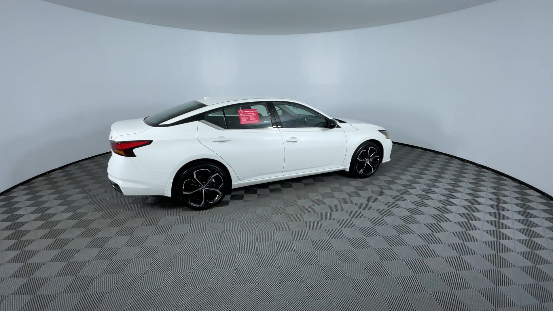 Certified 2025 Nissan Altima 2.5 SR AWD/4WD image 9