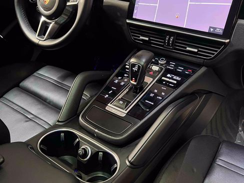 Used 2019 Porsche Cayenne S AWD/4WD image 22