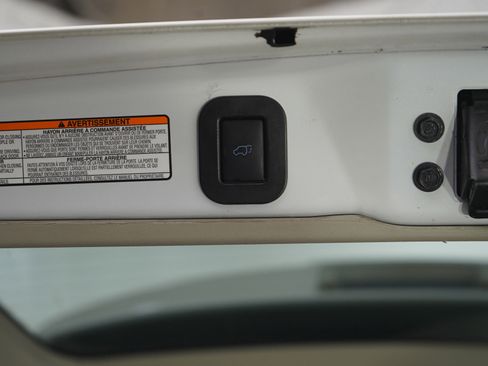 Used 2020 Toyota Sienna XLE image 11