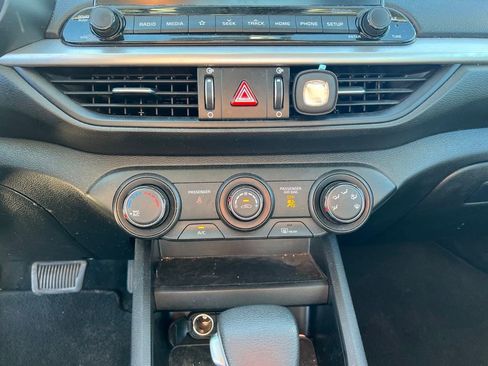 Used 2020 Kia Forte LXS FWD image 13