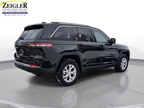 Certified 2023 Jeep Grand Cherokee Limited w/ Luxury Tech Group II image 5