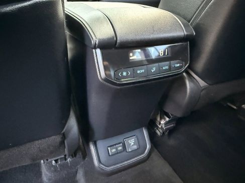 Used 2022 Toyota Highlander Limited image 23