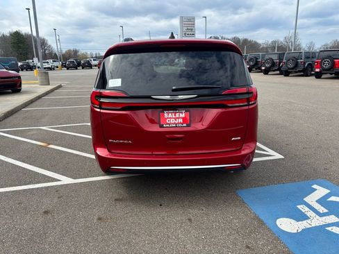 New 2026 Chrysler Pacifica Pinnacle image 8