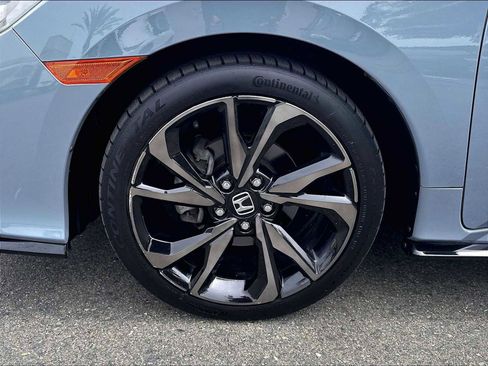Used 2018 Honda Civic Sport image 12
