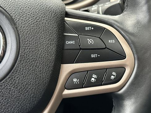 Used 2017 Jeep Cherokee Limited w/ Luxury Group image 29