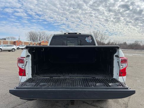 Used 2019 Nissan Titan S image 38