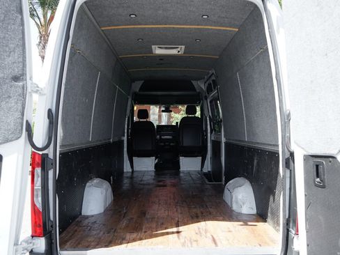 Used 2019 Mercedes-Benz Sprinter 170 Cargo image 9