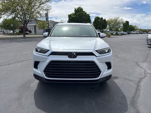 Used 2024 Toyota Grand Highlander AWD image 2