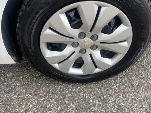Used 2013 Chevrolet Cruze LS image 11