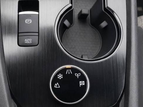 Used 2021 Nissan Rogue SV image 16