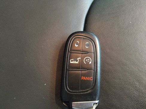 Used 2018 Jeep Cherokee Limited FWD image 32