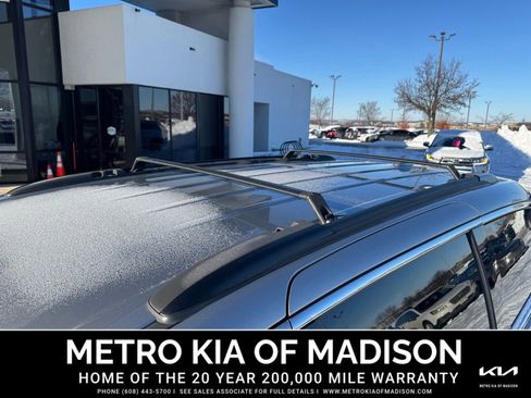 Used 2017 Chrysler Pacifica Touring-L image 14