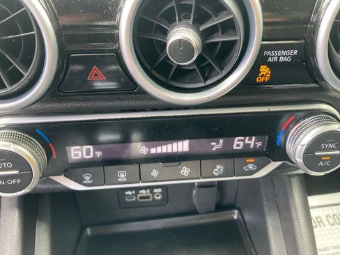 Used 2020 Nissan Sentra SV FWD image 25