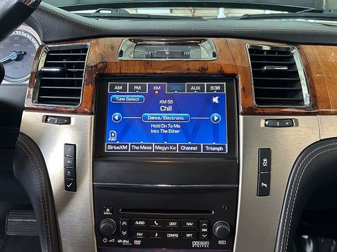 Used 2013 Cadillac Escalade ESV Platinum RWD image 13