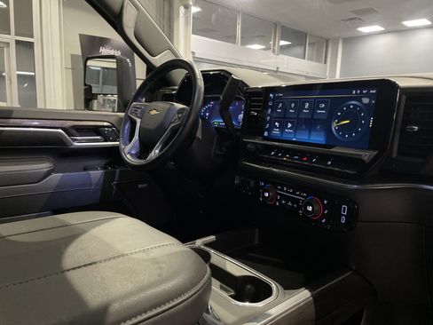 Used 2024 Chevrolet Silverado 2500 LTZ w/ LTZ Premium Package AWD/4WD image 35