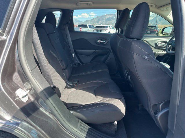 Used 2016 Jeep Cherokee Latitude AWD/4WD image 28