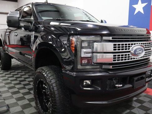 Used 2019 Ford F250 Platinum w/ Platinum Ultimate Package AWD/4WD image 21