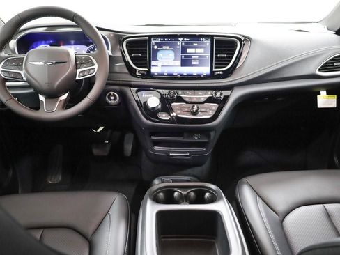 New 2026 Chrysler Pacifica Select image 7