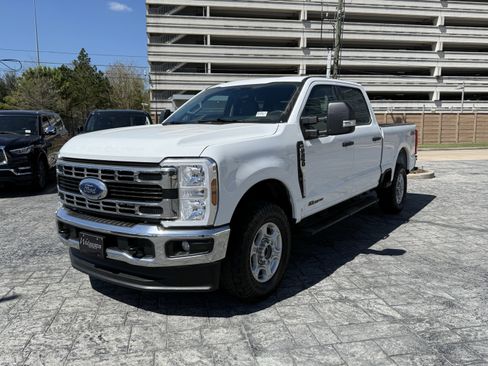 Used 2025 Ford F250 XLT image 3