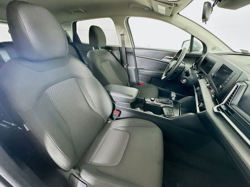 Used 2025 Kia Sportage LX image 27