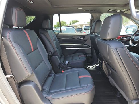 Certified 2025 Chevrolet Traverse RS w/ LPO, Floor Liner Package AWD/4WD image 24