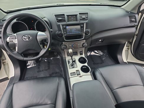 Used 2013 Toyota Highlander SE FWD image 22