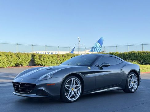 Used 2016 Ferrari California T RWD image 5